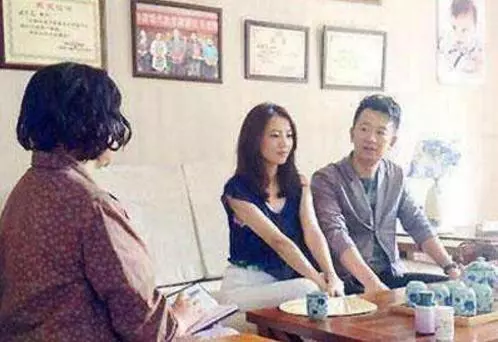 第一次帶女友回家吃飯,女友沒吃就走了,母親卻讓我把女友娶回家