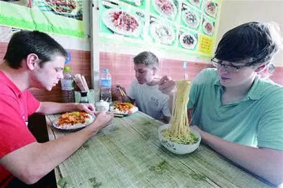 中國菜厲害了!英國一組織呼籲不要吃中國菜,讓英國人民吵起來了