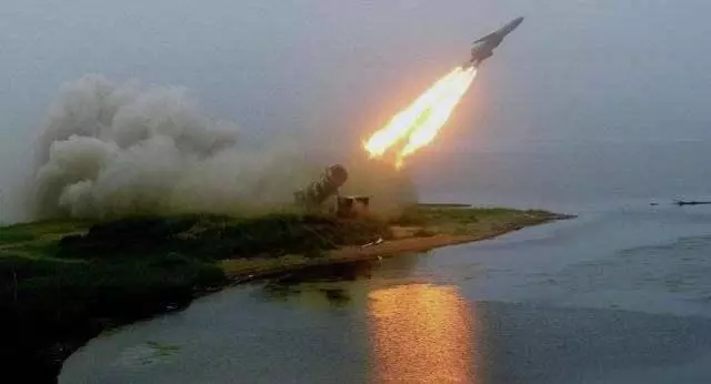 美艦悍然闖入12海里!被飛彈鎖定後倉皇逃離,專家:做法值得參考