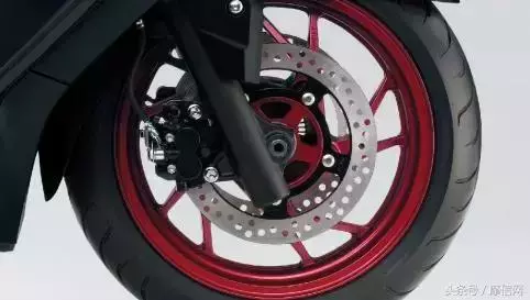 鈴木推出新款漢堡人BURGMAN 400