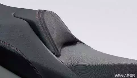 鈴木推出新款漢堡人BURGMAN 400