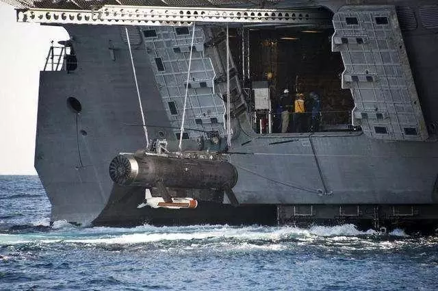 300多艘戰艦7艘航母就想封堵中國?美專家:自己會先被拖垮!