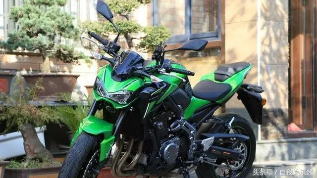 十萬的摩托和十萬的汽車,哪個性能好?來看看老司機的專業分析