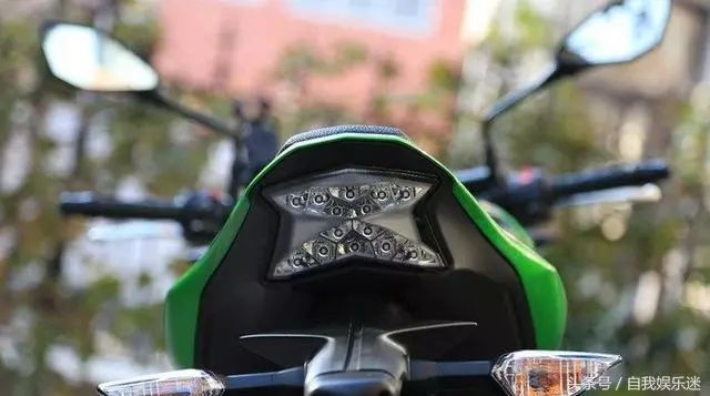 十萬的摩托和十萬的汽車,哪個性能好?來看看老司機的專業分析