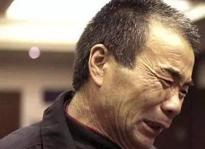 老母親失蹤,4個兒子都找不到,孫子突然說:奶奶在爺爺那