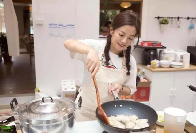 「老婆,你要把我媽當成你媽」「坐完月子,我決定把她當陌生人」