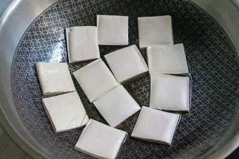 豆腐這樣做,不粘鍋不破皮,一盤營養賽過5斤豬肉