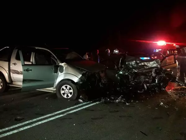 兩車迎面撞釀3死3傷 華裔男女活活夾斃