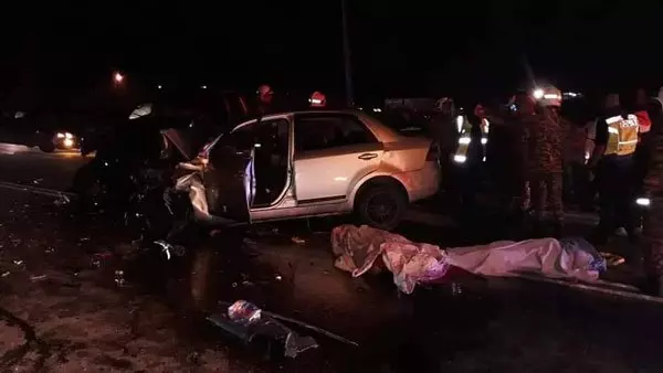 兩車迎面撞釀3死3傷 華裔男女活活夾斃