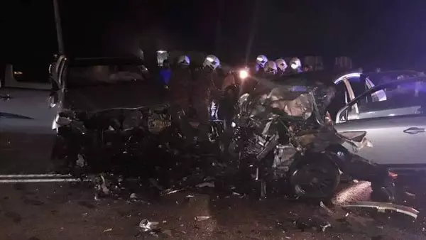 兩車迎面撞釀3死3傷 華裔男女活活夾斃