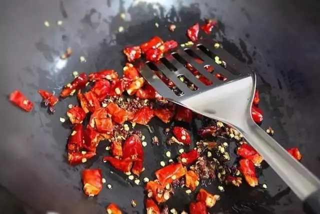 水煮肉片做法大全來了(包括水煮牛肉、水煮羊肉、水煮雞肉等)