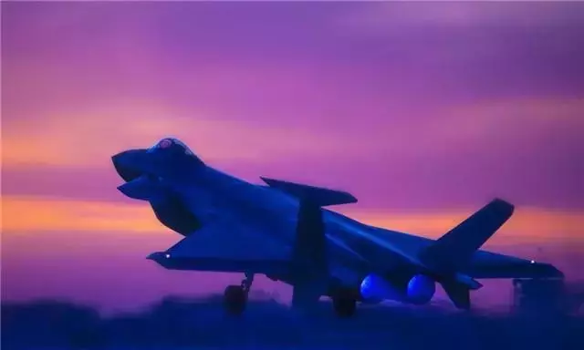 目光再次聚焦中國,又1款戰機首飛,俄羅斯:是亞洲最強電子戰機