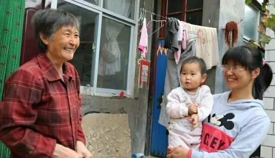 男子打工帶回30萬,回家想跟老婆離婚,推開門後,男子淚目