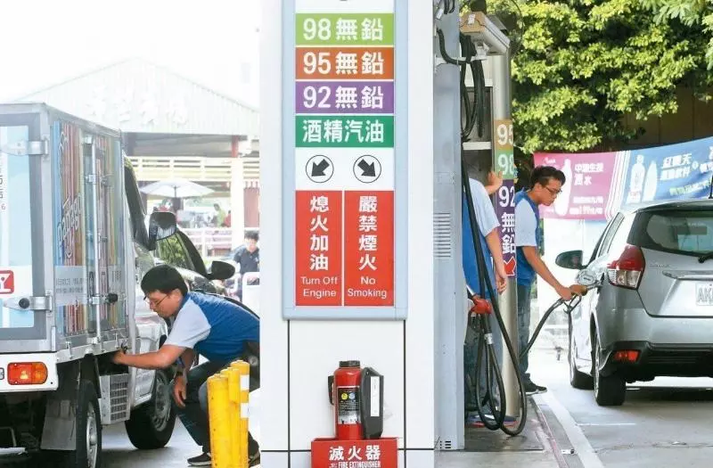 中油宣布 年底前凍漲油價