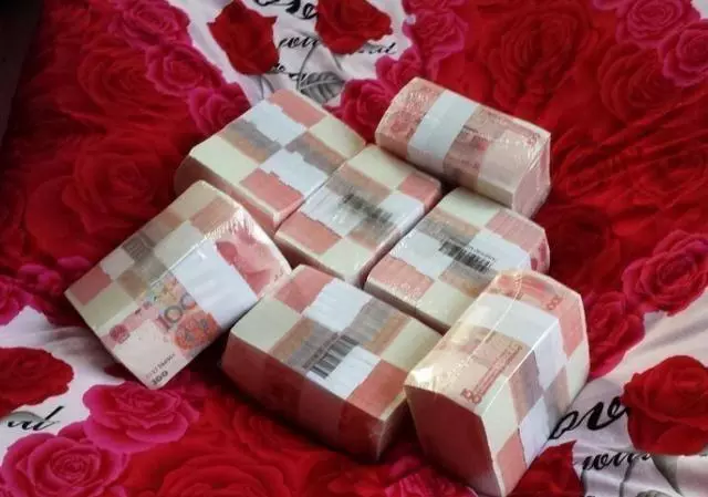 結婚婆家給十五萬彩禮,無意看到小姑子朋友圈,我將彩禮如數退還