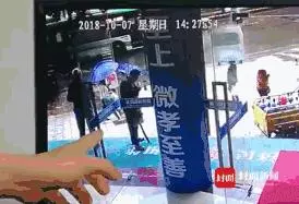 達州地面塌陷吞噬路人:一名女性8日凌晨被救出後搶救無效身亡