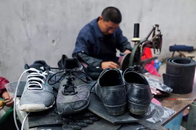 為撫養哥哥遺孤他終生未娶,吃盡苦頭,二十年後侄子讓他雙喜臨門