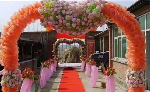 哥結婚父母揮金如土,我結婚只寄一個快遞,打開我泣不成聲