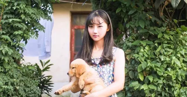 我外出打工回來,看到老婆碗里的菜,二話不說就砸了我媽的鍋