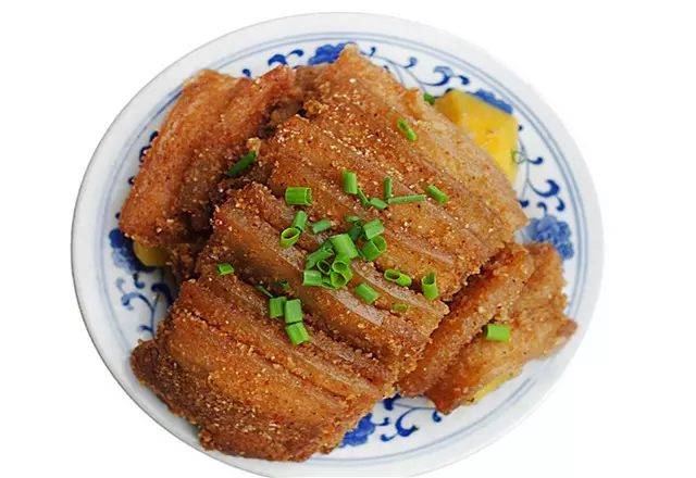 在家做粉蒸肉時,想做的好吃,多做這一步很關鍵,肥而不膩,有滋有味還下飯