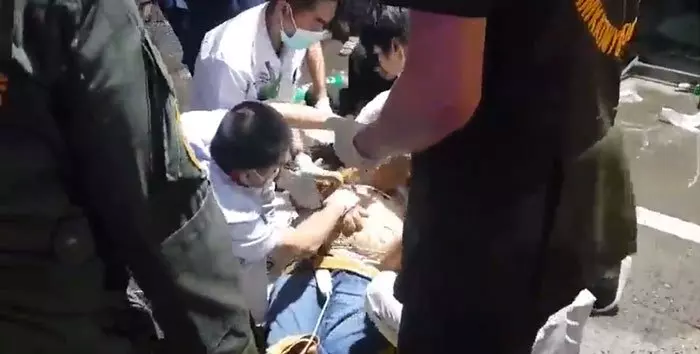 曼谷著名景點 街頭槍戰流彈四射 1遊客死4人傷 !
