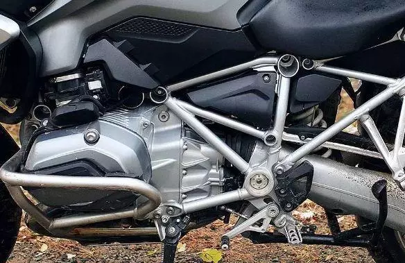 百公里加速3.6秒,性能全面升級,國際頂尖硬派ADV,極速230km!