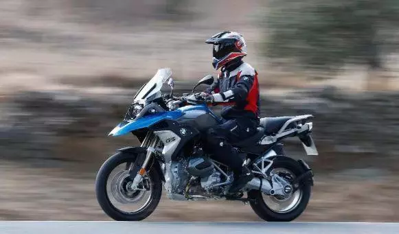 百公里加速3.6秒,性能全面升級,國際頂尖硬派ADV,極速230km!