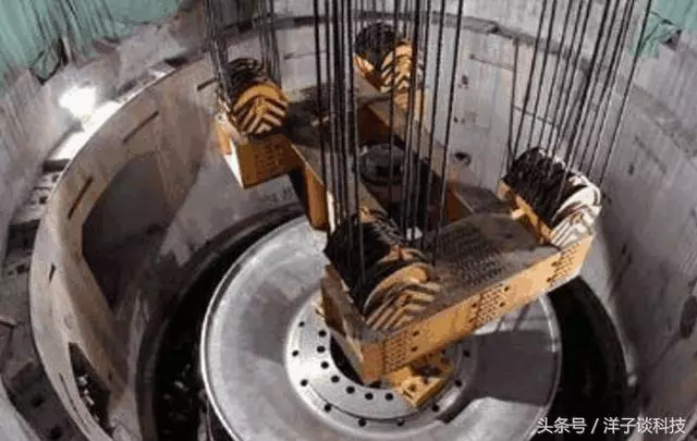 中國研發世界最大吊機,可輕鬆托起2萬噸巨艦,比50層樓還要高