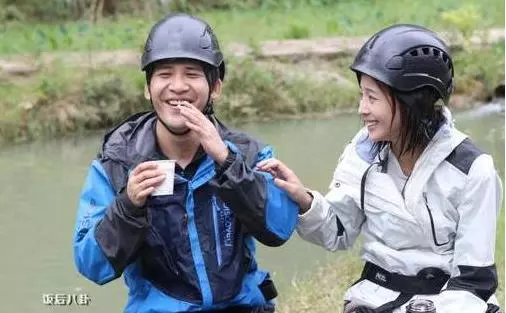 張鈞甯媽媽近照曝光,長相惹人爭議,網友:難怪張鈞甯長得這麼美!