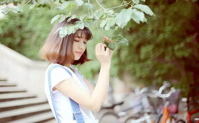 前夫再婚我送了一月工資,婚禮結束我收到他9字簡訊,我泣不成聲