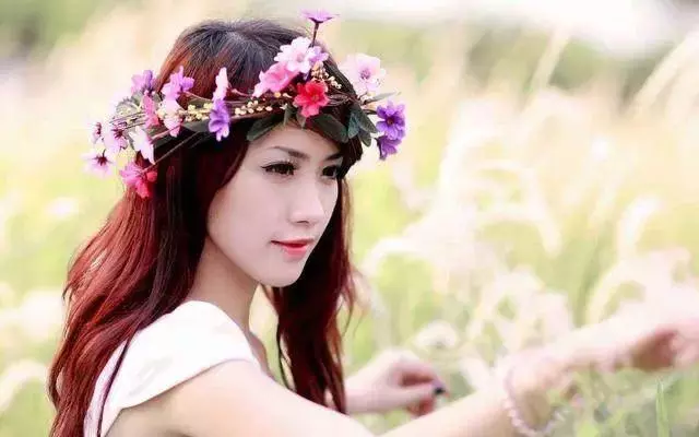 前夫再婚我送了一月工資,婚禮結束我收到他9字簡訊,我泣不成聲