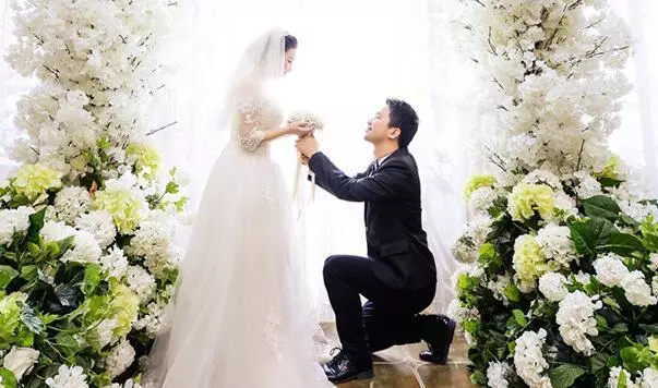 婆婆45歲生二胎,老公求我幫忙照顧,我:你媽有本事生就得自己養