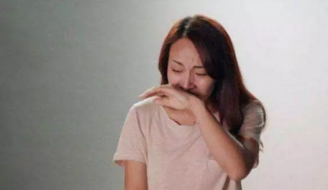 母親去世我離開繼父家,結婚那天收到條信息,我淚流不止