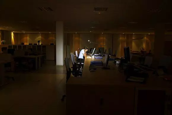 【大馬Auditor操勞過度猝死!】網友爆Auditor黑暗文化:『工作到2am才能回家』!