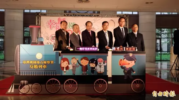 「反賄選列車」開抵桃園 簽認同卡可參加抽獎