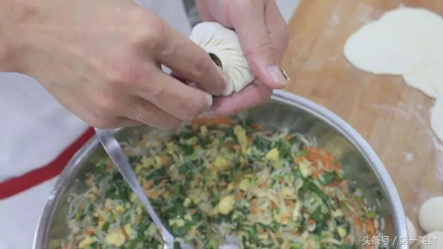 薄片大餡的素包,味道太贊了,做法就在這