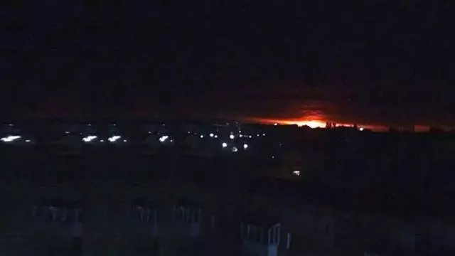 軍火庫在美軍眼皮底下劇烈爆炸!烏克蘭又出事了,萬人緊急疏散