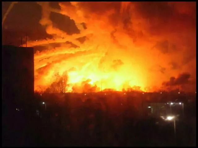 軍火庫在美軍眼皮底下劇烈爆炸!烏克蘭又出事了,萬人緊急疏散