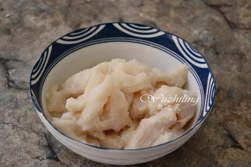 用它做的水煮魚,肉多刺少還嫩滑,老公連添2碗米飯喊過癮