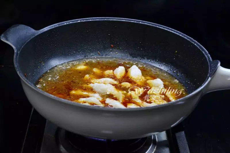 用它做的水煮魚,肉多刺少還嫩滑,老公連添2碗米飯喊過癮