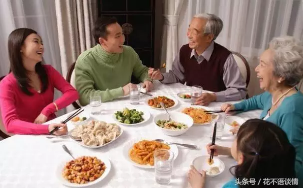 去婆家養胎,給了兩千塊買菜錢,母親來送小米,進門後掀了桌子