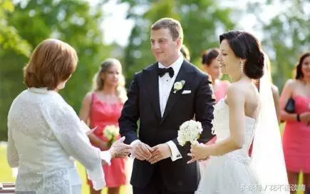 兒子結婚,母親想讓女兒出20萬彩禮,去女兒家一趟,母親淚目了