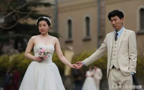 男子打工帶回30萬,回家想跟老婆離婚,推開門後,他淚如雨下