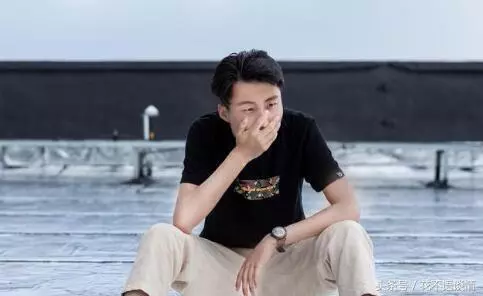 男子打工帶回30萬,回家想跟老婆離婚,推開門後,他淚如雨下