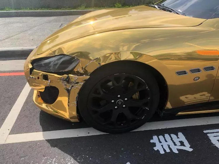 「金海神」遭Volvo硬撞!正妹車主起底, 竟月入156萬 驚人身分曝光