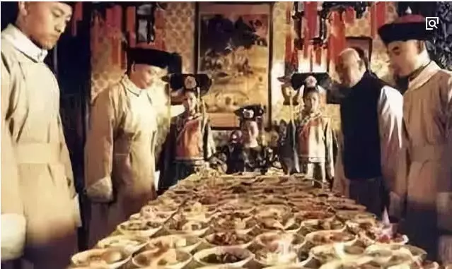 慈禧一輩子沒喝過白開水,她喝的水自認為高貴無比,實則非常骯髒放到現在根本沒人喝!