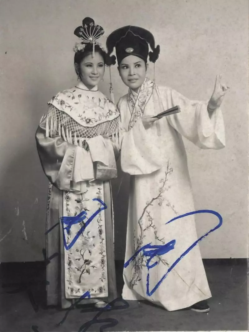 周遊為愛「披600萬婚紗」被酸像傘蜥蜴,余天揭「崩壞變臉史」:她以前真的很美!