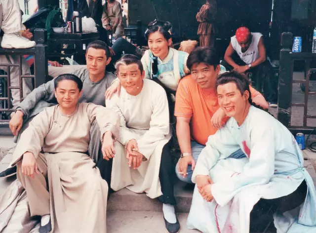 《飛龍》隔18年合體!黃維德認「不想來阿姑婚禮」故意漏接電話,硬著頭皮當花童「全歸功賈靜雯」!