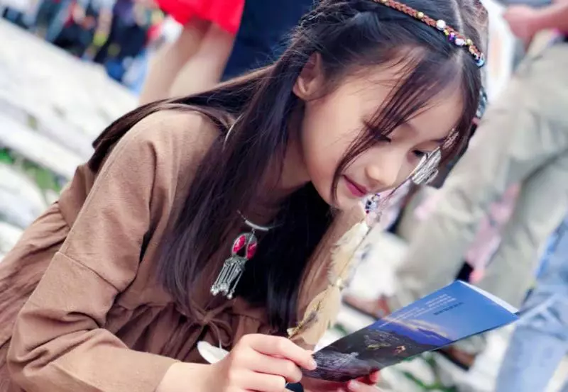 趙薇12歲「女兒」近照曝光,整個娛樂圈都在等她長大!