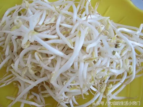 衣服過一個季節拿出來全發霉... 大伯教我幾個土方法,「去除霉斑」乾淨溜溜!
